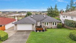 6533 Bella Vista Dr  Central Saanich, BC V8Z 6Y4