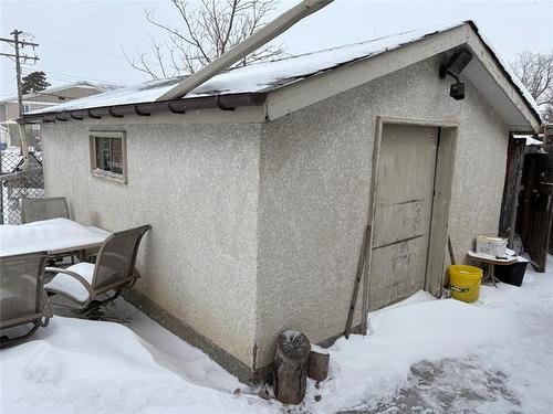 21 Parkville Dr, Winnipeg, MB 