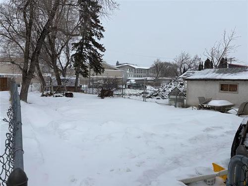 21 Parkville Dr, Winnipeg, MB 