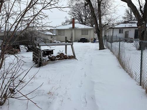 21 Parkville Dr, Winnipeg, MB 