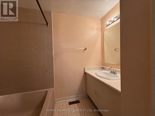 19-3510 South Mill Way, Mississauga, ON - Indoor Photo Showing Bathroom