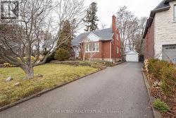 11 BRANT AVENUE  Mississauga, ON L5G 3N9