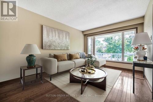 1161 Carlo Court, Mississauga, ON - Indoor Photo Showing Living Room