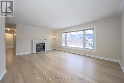 51 - 50 Fiddlers Green Road, London North (North P), ON - Indoor Photo Showing Living Room With Fireplace
