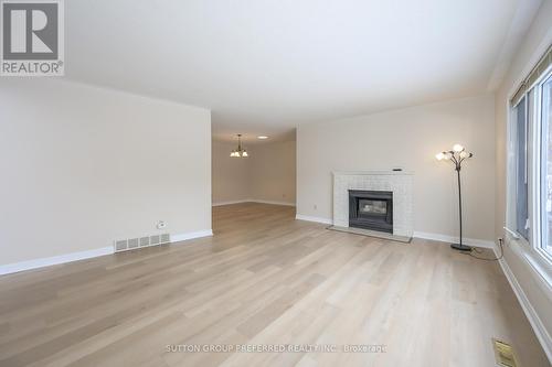 51 - 50 Fiddlers Green Road, London North (North P), ON - Indoor Photo Showing Living Room With Fireplace