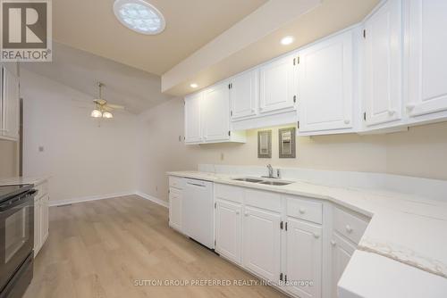 51 - 50 Fiddlers Green Road, London North (North P), ON - Indoor Photo Showing Kitchen With Double Sink