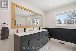 5 pc bathroom near bedrooms - 