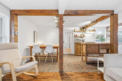 Salon - 19 Rue Viens, Chambly, QC - Indoor