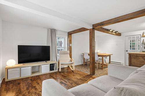 Salon - 19 Rue Viens, Chambly, QC - Indoor Photo Showing Living Room