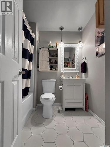 540 3Rd Avenue, Esterhazy, SK - Indoor Photo Showing Bathroom