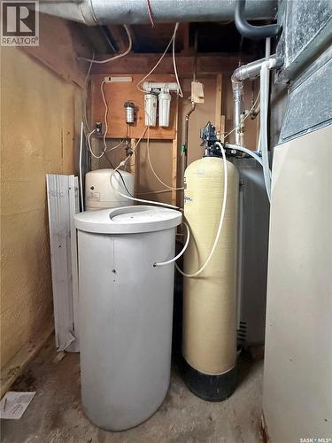 540 3Rd Avenue, Esterhazy, SK - Indoor