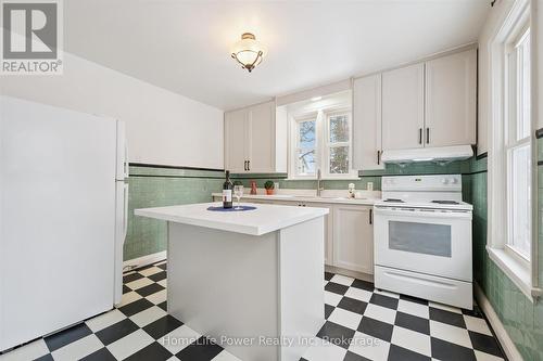 36 Linden Avenue, Kitchener, ON - Indoor Photo Showing Kitchen