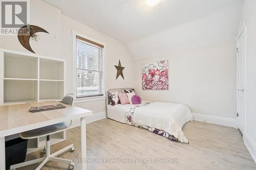 36 Linden Avenue, Kitchener, ON - Indoor Photo Showing Bedroom