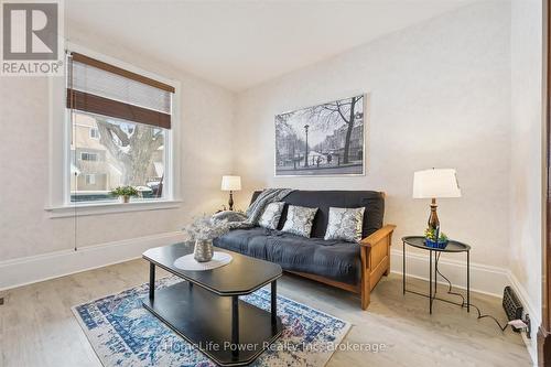 36 Linden Avenue, Kitchener, ON - Indoor Photo Showing Living Room