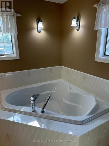 430 Gorham Road, Fort Erie (Ridgeway), ON - Indoor Photo Showing Bathroom