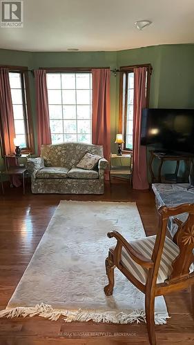430 Gorham Road, Fort Erie (Ridgeway), ON - Indoor Photo Showing Living Room