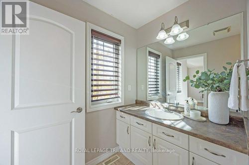 8 - 2089 Beaverbrook Avenue, London North (North M), ON - Indoor Photo Showing Bathroom