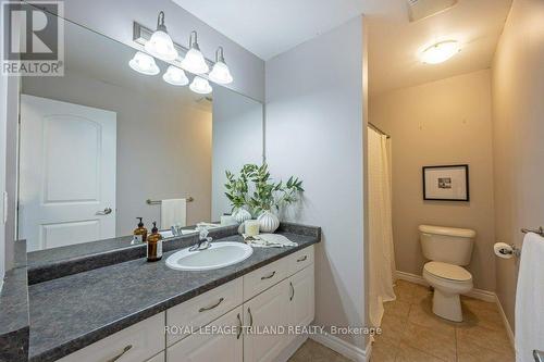 8 - 2089 Beaverbrook Avenue, London North (North M), ON - Indoor Photo Showing Bathroom