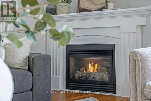 8 - 2089 Beaverbrook Avenue, London North (North M), ON - Indoor Photo Showing Living Room With Fireplace