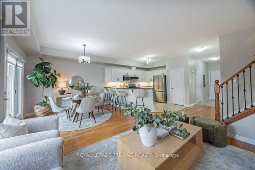 8 - 2089 Beaverbrook Avenue, London North (North M), ON - Indoor Photo Showing Living Room