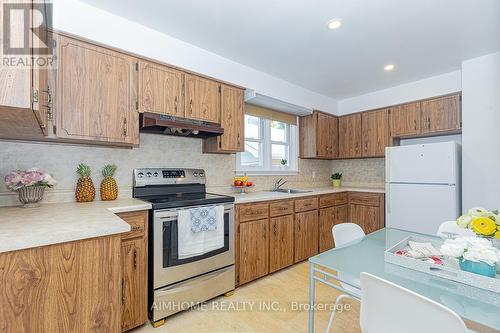 12 Canham Crescent, Toronto, ON - Indoor Photo Showing Kitchen