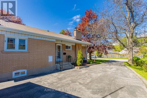 12 Canham Crescent, Toronto, ON - Outdoor