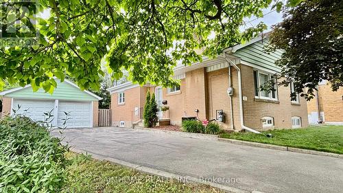 12 Canham Crescent, Toronto, ON - Outdoor