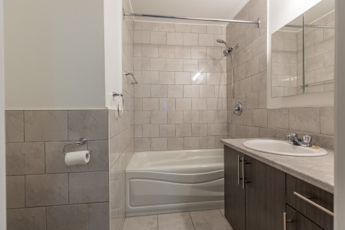 Bathroom - 11907 Boul. Lacordaire, Montréal (Montréal-Nord), QC - Indoor Photo Showing Bathroom