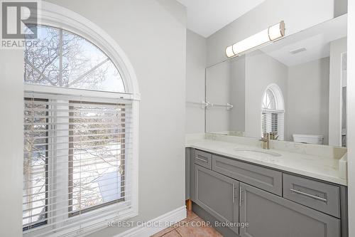 50 Pelham Drive, Hamilton, ON - Indoor Photo Showing Bathroom