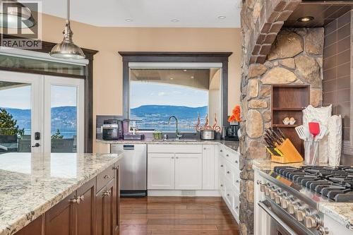 354 Quilchena Drive, Kelowna, BC - Indoor Photo Showing Kitchen With Upgraded Kitchen