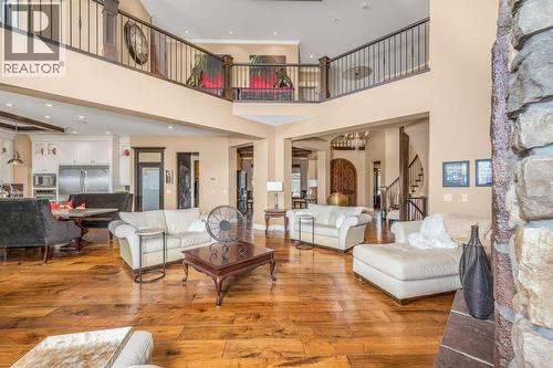 354 Quilchena Drive, Kelowna, BC - Indoor Photo Showing Living Room