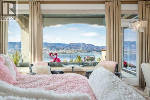 354 Quilchena Drive, Kelowna, BC - Indoor Photo Showing Bedroom With Body Of Water