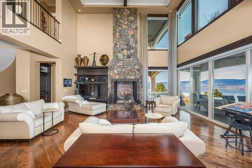 354 Quilchena Drive, Kelowna, BC - Indoor Photo Showing Living Room With Fireplace
