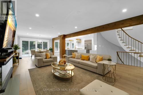 807 Indian Road, Mississauga, ON - Indoor Photo Showing Living Room