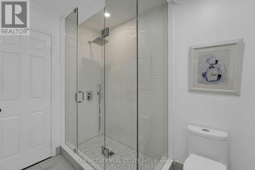 807 Indian Road, Mississauga, ON - Indoor Photo Showing Bathroom