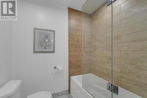 807 Indian Road, Mississauga, ON - Indoor Photo Showing Bathroom