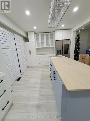 7 Merrydrew Court, Mississauga, ON - Indoor