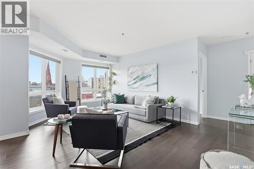 702 902 Spadina Crescent E, Saskatoon, SK - Indoor Photo Showing Living Room