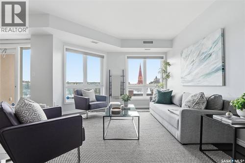 702 902 Spadina Crescent E, Saskatoon, SK - Indoor Photo Showing Living Room
