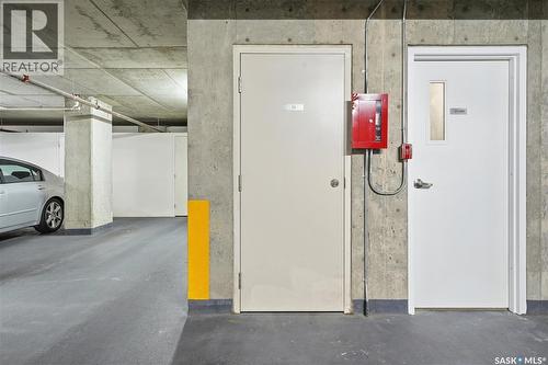 702 902 Spadina Crescent E, Saskatoon, SK - Indoor Photo Showing Garage