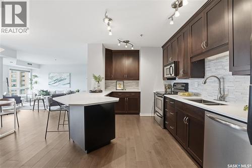 702 902 Spadina Crescent E, Saskatoon, SK - Indoor Photo Showing Kitchen With Double Sink With Upgraded Kitchen