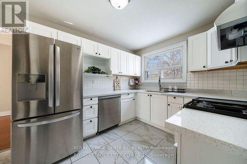3333 Mainsail Crescent, Mississauga, ON - Indoor Photo Showing Kitchen With Double Sink