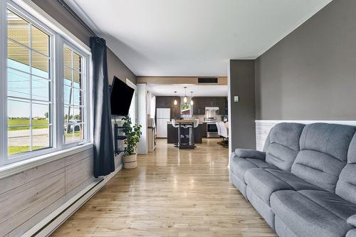 Salon - 875 Rg De L'Achigan, L'Assomption, QC - Indoor Photo Showing Living Room