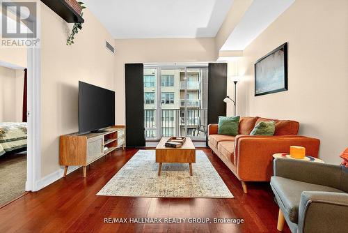 1206 - 200 Besserer Street, Ottawa, ON - Indoor Photo Showing Living Room
