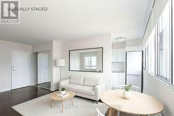 713 - 33 ISABELLA STREET  Toronto, ON M4Y 2P7