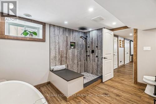 5295 Trinity Church Road, Hamilton, ON - Indoor Photo Showing Bathroom