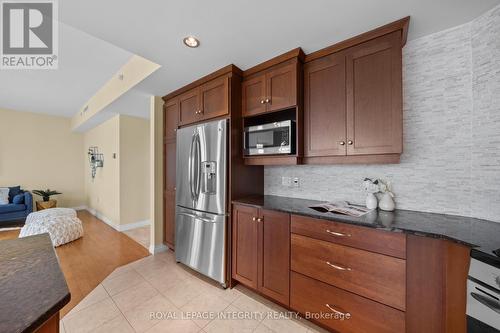 1207 - 90 George Street, Ottawa, ON - Indoor Photo Showing Kitchen