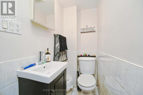 7001 Chigwel Court, Mississauga, ON - Indoor Photo Showing Bathroom