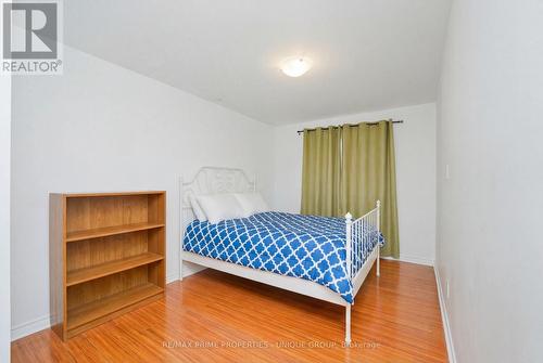 7001 Chigwel Court, Mississauga, ON - Indoor Photo Showing Bedroom