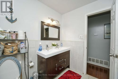 7001 Chigwel Court, Mississauga, ON - Indoor Photo Showing Bathroom